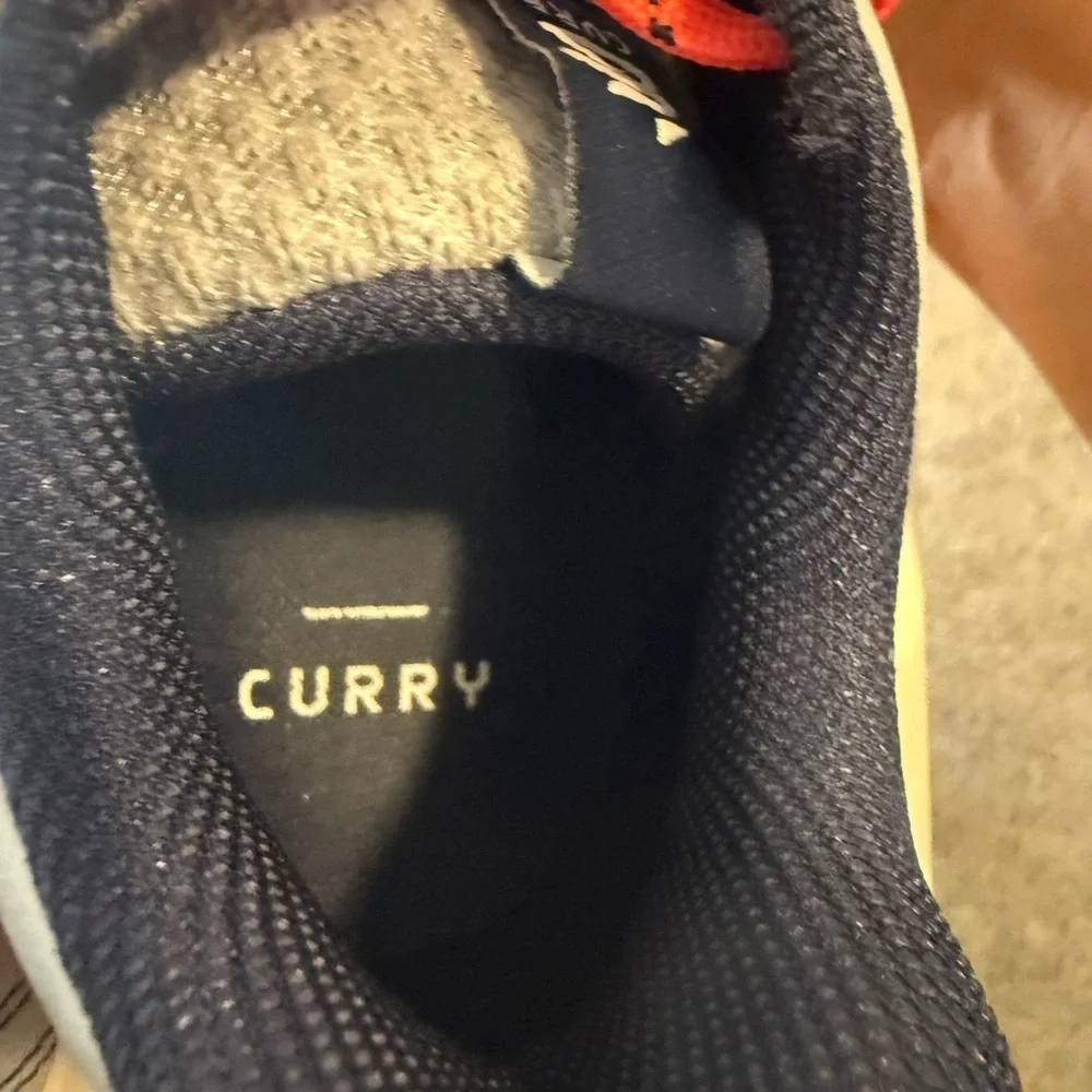 Under Armour Curry GS 3Z6 Big Kids Size 4.5
